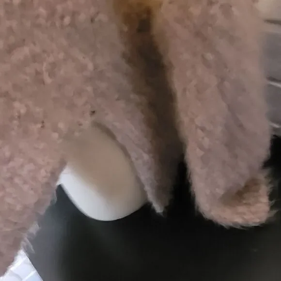 Cozy Ee:Some Textured Fuzzy V-Neck Sweater - Beige - Women's M/L - Picture 3 of 6